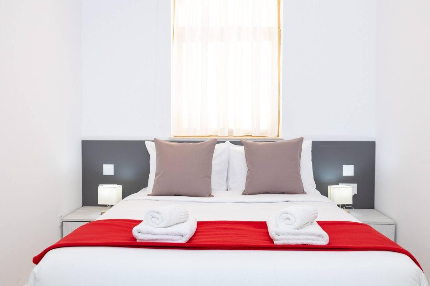 公寓 Brand New 2bed In By Homely