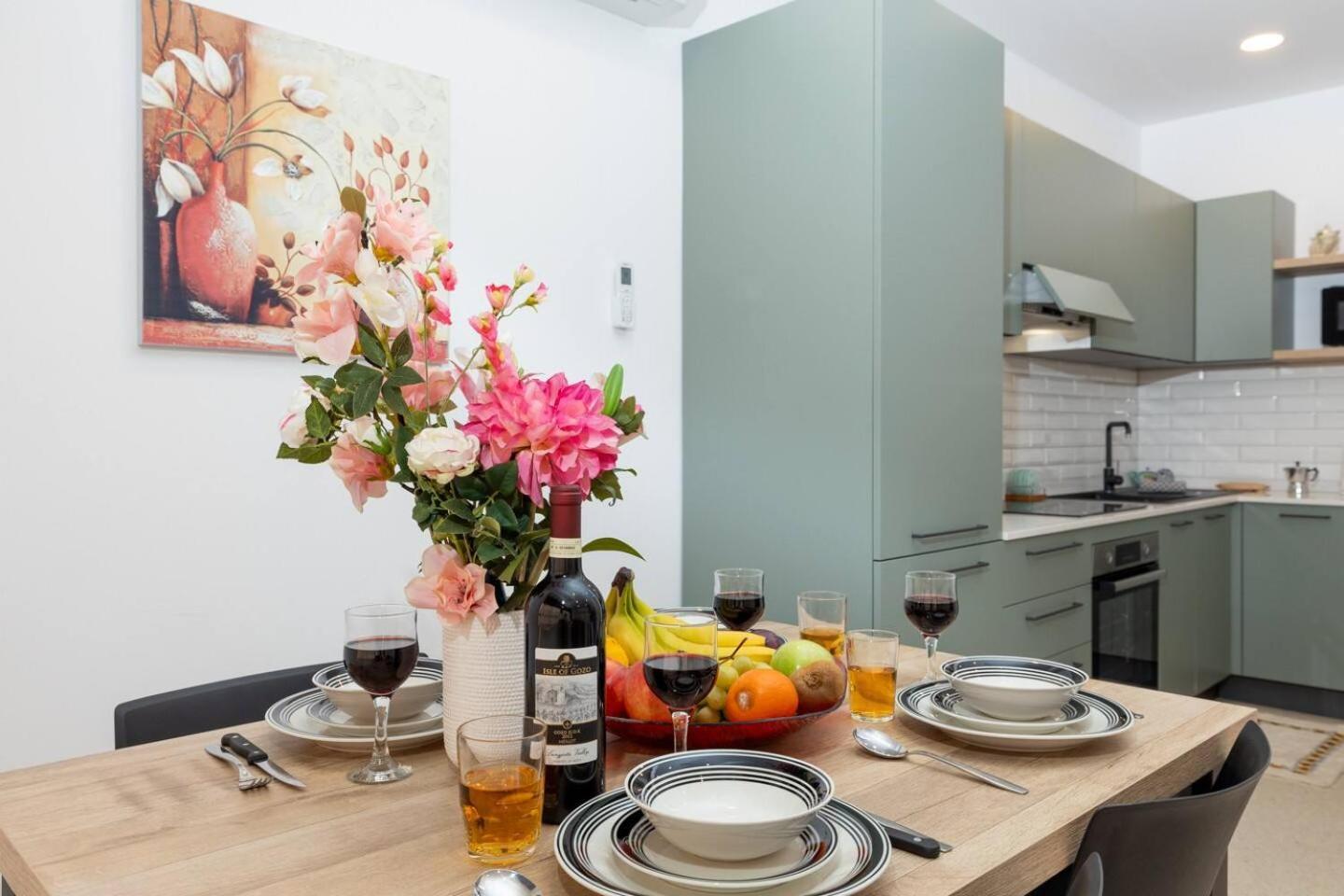 Brand New 2bed In By Homely Appartement *